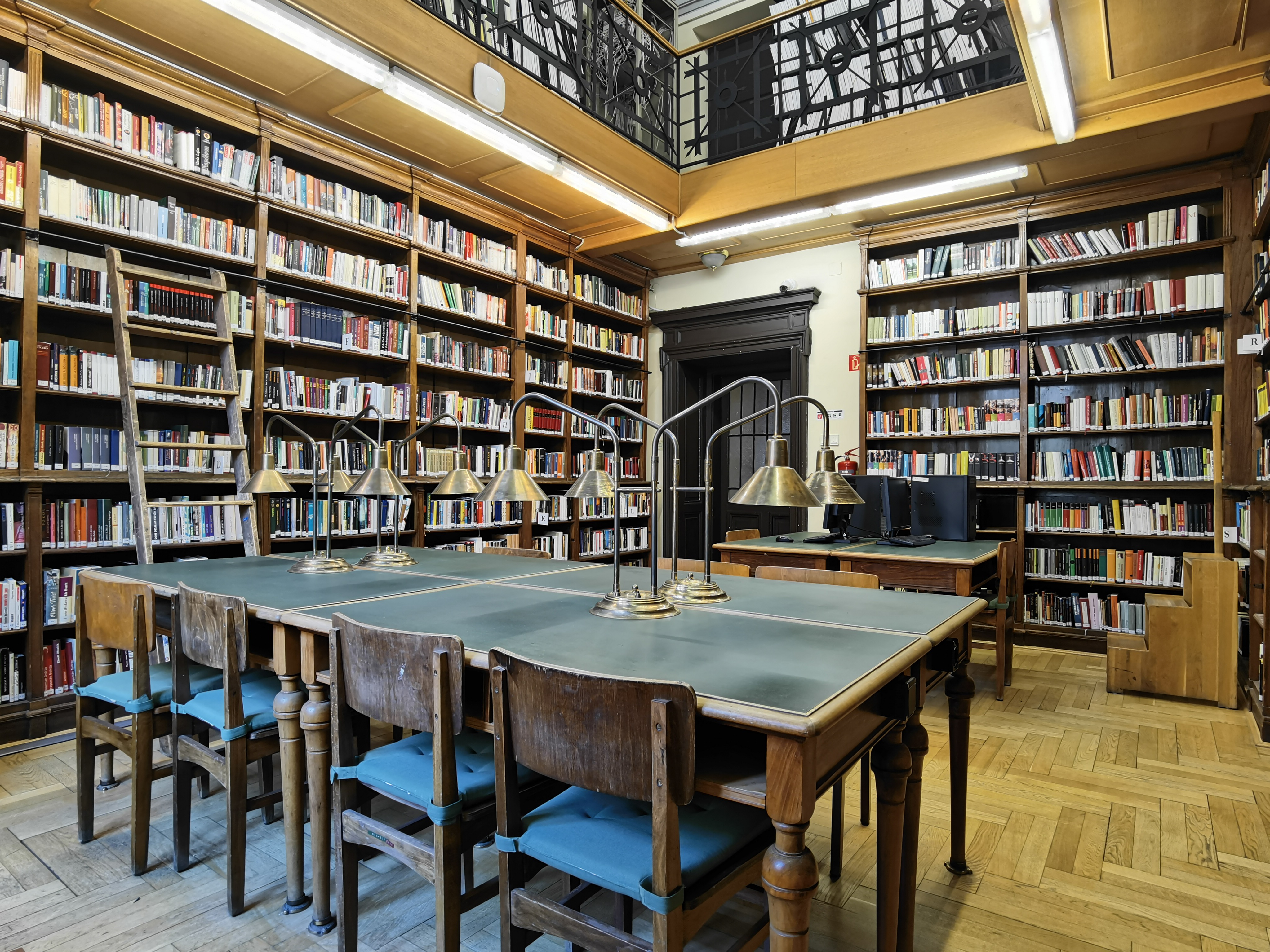Az ELTE Egyetemi Könyvtár és Levéltár Irodalmi olvasóterme. Fotó: ELTE Egyetemi Könyvtár és Levéltár