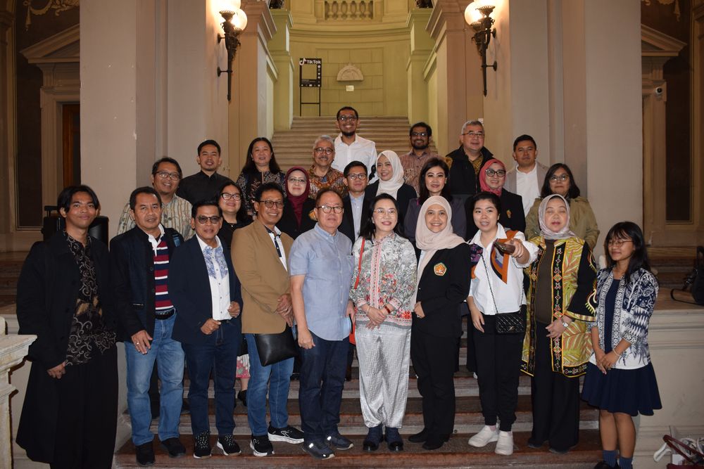 Indonesian delegation on our library visit